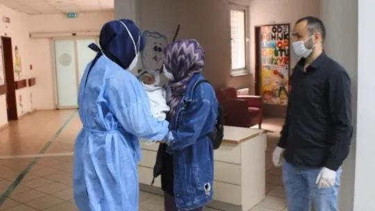 Darıca'da yeni doğmuş bebek koronavirüsü yendi!