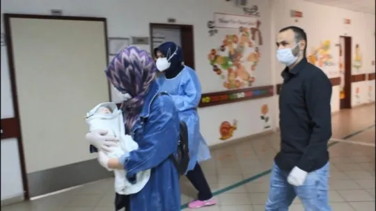 Darıca'da yeni doğmuş bebek koronavirüsü yendi!