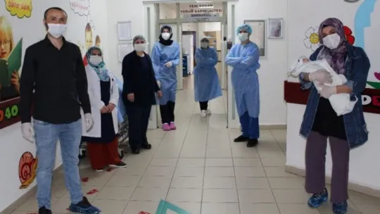Darıca'da yeni doğmuş bebek koronavirüsü yendi!
