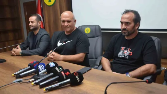 Theofanis Gekas imzayı attı