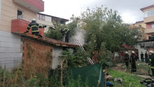 Darıca'da kömürlük yangını