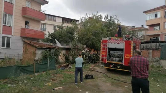 Darıca'da kömürlük yangını