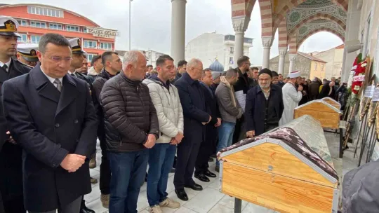 Dede ile torunu aynı günde ölmesi aileyi yasa boğdu