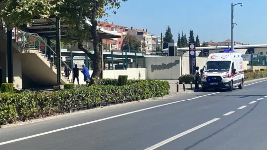 Dengesini kaybeden kadın yürüyen merdivenden düştü