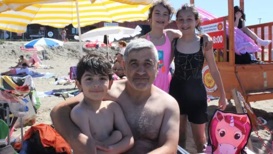 Karasu'nun sahilinde adım atacak yer kalmadı