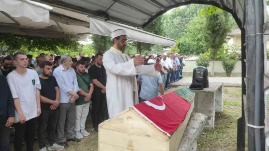 Kocaeli'de boğulan 2 genç Sakarya'da toprağa verildi
