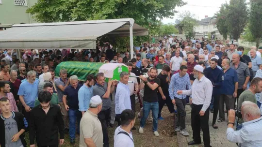 Kocaeli'de boğulan 2 genç Sakarya'da toprağa verildi