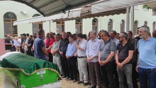 Kocaeli'de boğulan 2 genç Sakarya'da toprağa verildi