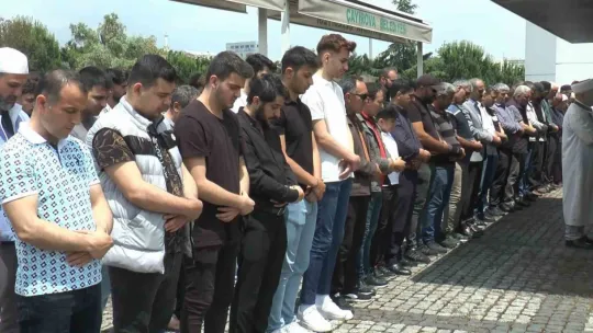 Denizde boğulan genç son yolculuğuna uğurlandı