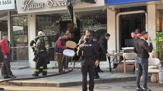 Depoda başlayan yangın mahallede paniğe yol açtı