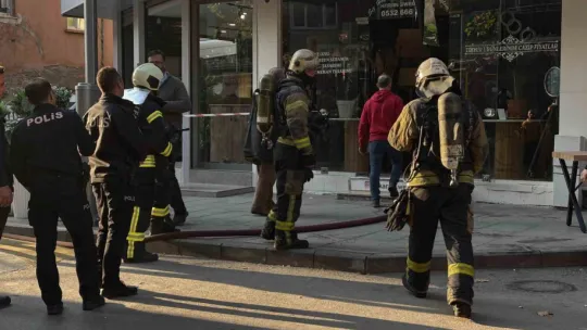 Depoda başlayan yangın mahallede paniğe yol açtı
