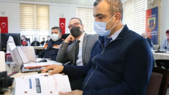 Deprem çadırını 5 dakikada kurdular!