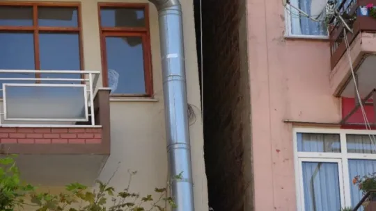 Deprem gerçeğine rağmen Kocaeli'de yamuk binalarda yaşıyorlar