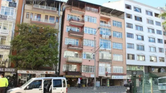 Deprem gerçeğine rağmen Kocaeli'de yamuk binalarda yaşıyorlar