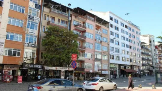 Deprem gerçeğine rağmen Kocaeli'de yamuk binalarda yaşıyorlar