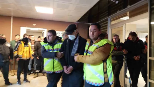 Depremde 120 kişiye mezar olan otelin sahibi ve oğlu hastaneye getirildi