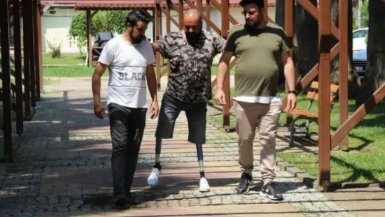 Depremde 2 bacağını kaybetti, azmi ile herkese umut oluyor!