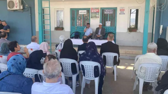 Depremde yaşamını yitirenler için eller semaya açıldı