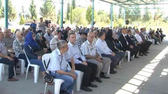 Depremde yaşamını yitirenler için eller semaya açıldı