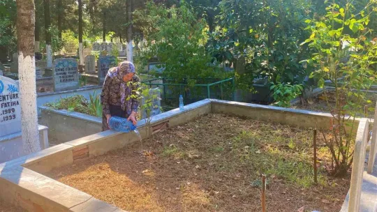 Depremde yitirdiği 7 kişinin acısını hiç unutamadı
