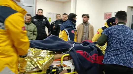 Depremden 261 saat sonra enkazdan ekipleri alkışlayarak çıktı