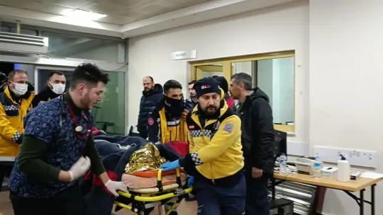 Depremden 261 saat sonra enkazdan ekipleri alkışlayarak çıktı