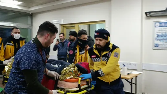Depremden 261 saat sonra enkazdan ekipleri alkışlayarak çıktı