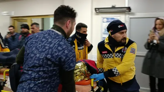 Depremden 261 saat sonra enkazdan ekipleri alkışlayarak çıktı