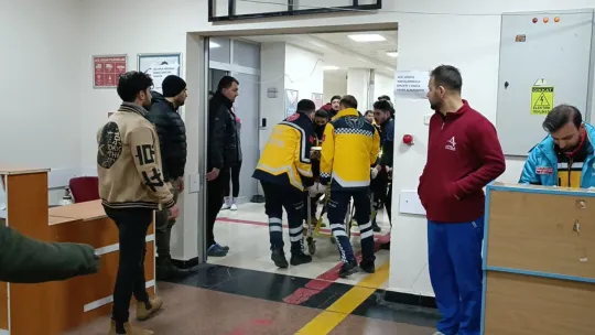Depremden 261 saat sonra enkazdan ekipleri alkışlayarak çıktı