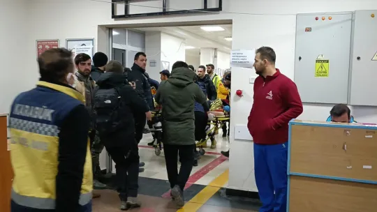 Depremden 261 saat sonra enkazdan ekipleri alkışlayarak çıktı