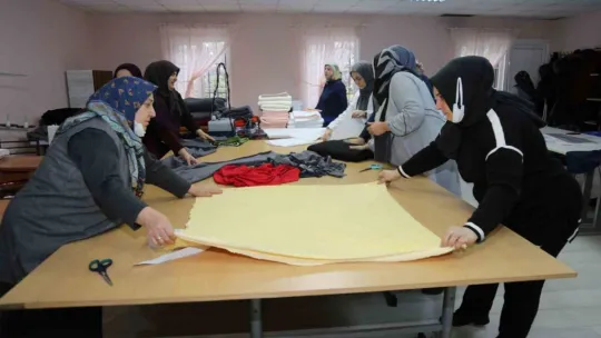 Afetzedeleri ısıtabilmek için aralıksız çalışıyorlar