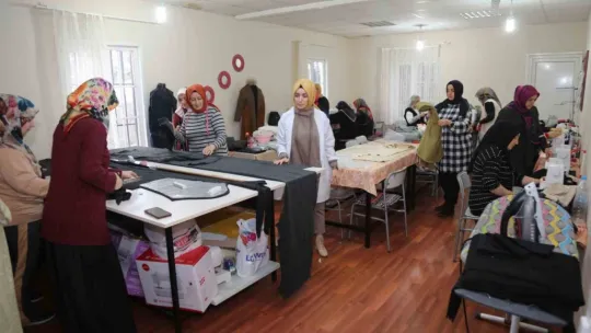 Afetzedeleri ısıtabilmek için aralıksız çalışıyorlar