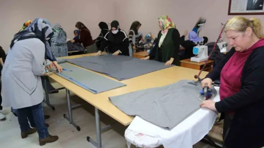 Afetzedeleri ısıtabilmek için aralıksız çalışıyorlar