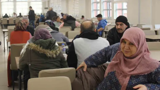 Kocaeli'ne gelen depremzede: Çöpten çıkarılan ekmeği paylaştığımız oldu!