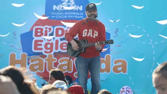 Depremzede çocuklar bayramın tadını çıkardı