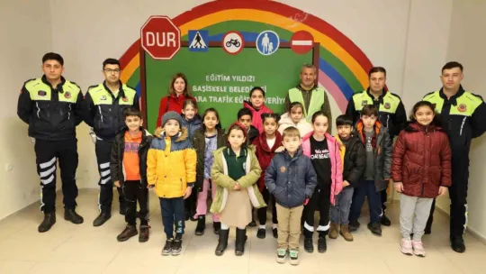 Jandarmadan çocuklara trafik eğitimi
