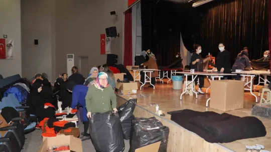 Depremzedeler için Körfez'de 24 saatlik mesai!