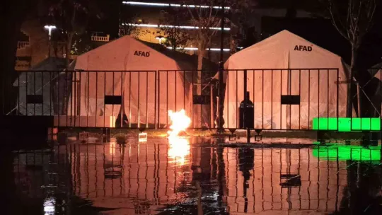 Düzce'deki çadırkentte korkutan yangın