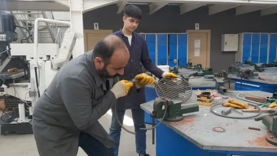 Depremzedelerin içini ısıtabilmek için çalışıyorlar