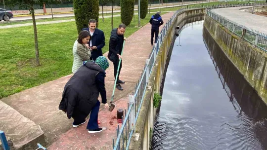 Dere simsiyah aktı, ekipler harekete geçti