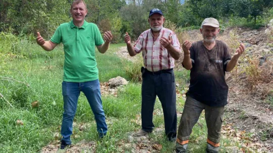 Derenin kuruduğunu ilk kez gördüler: Çiftçiler imece usulü ayakta