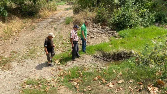 Derenin kuruduğunu ilk kez gördüler: Çiftçiler imece usulü ayakta
