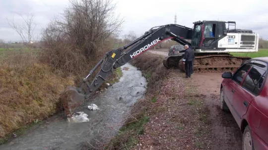 24 saat geçmesine rağmen sudan duman çıkarıyor