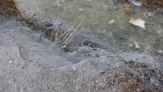 24 saat geçmesine rağmen sudan duman çıkarıyor