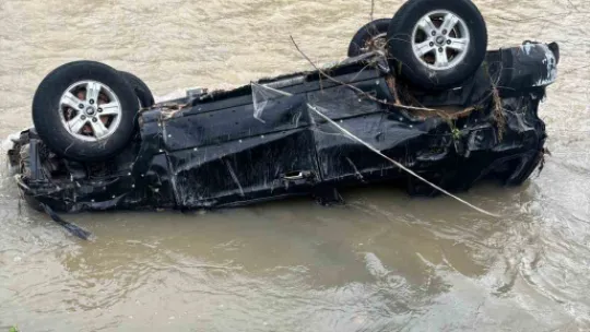 Dereye sürüklenen araç ertesi gün ortaya çıktı