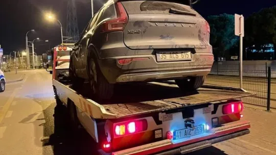 Dereye uçan lüks aracın sürücüsü yaralandı