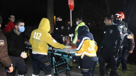Suyun ortasında dakikalarca kurtarılmayı bekledi