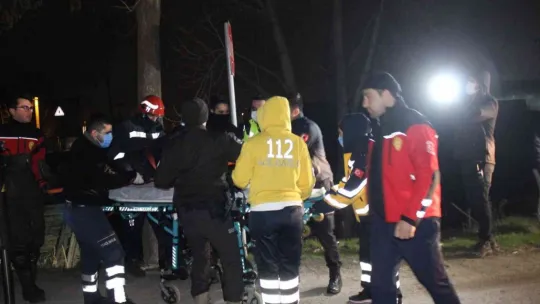 Suyun ortasında dakikalarca kurtarılmayı bekledi