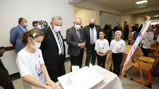 Derince'de bilim fuarı