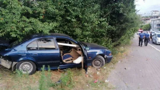 Derince'de otomobil ile hafif ticari araç çarpıştı: 1 yaralı